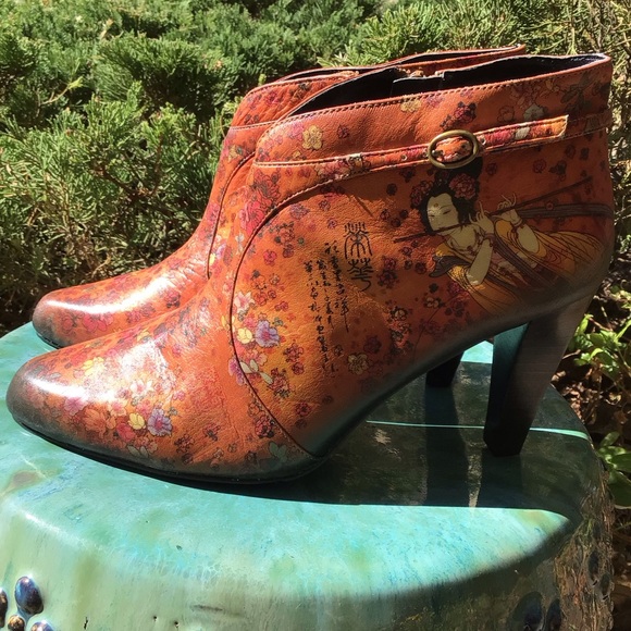 ICON (8M) WOMEN’S Leather Art ankle heel boots, inner side zip. Pre-owned - Picture 11 of 11